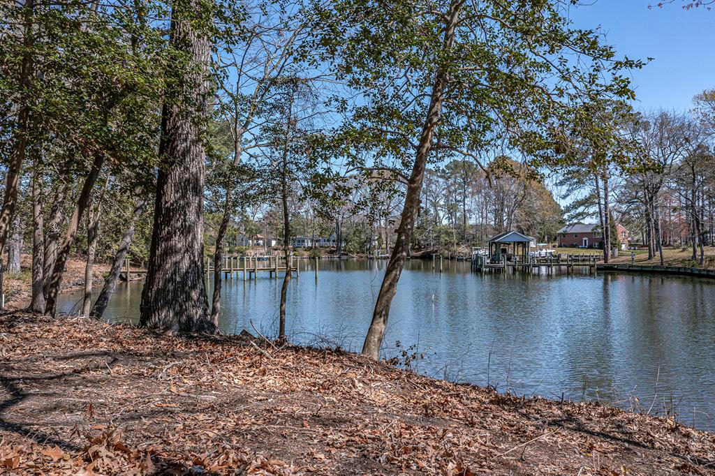 10 OYSTER POINT DR, REEDVILLE, VA 22539, photo 1 of 23